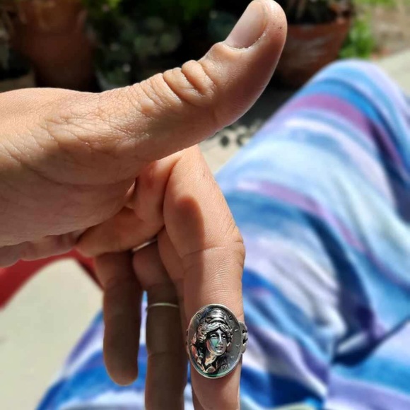 Ring - Picture 3 of 6